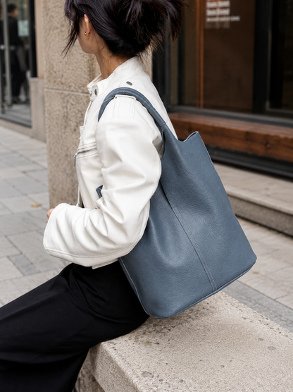 Bolsa de Cuero con Neceser Interior