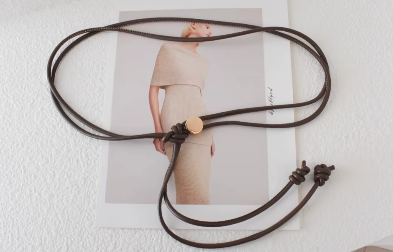 Cinturón Fino Elegante – El Detalle que Transforma tu Look&nbsp;