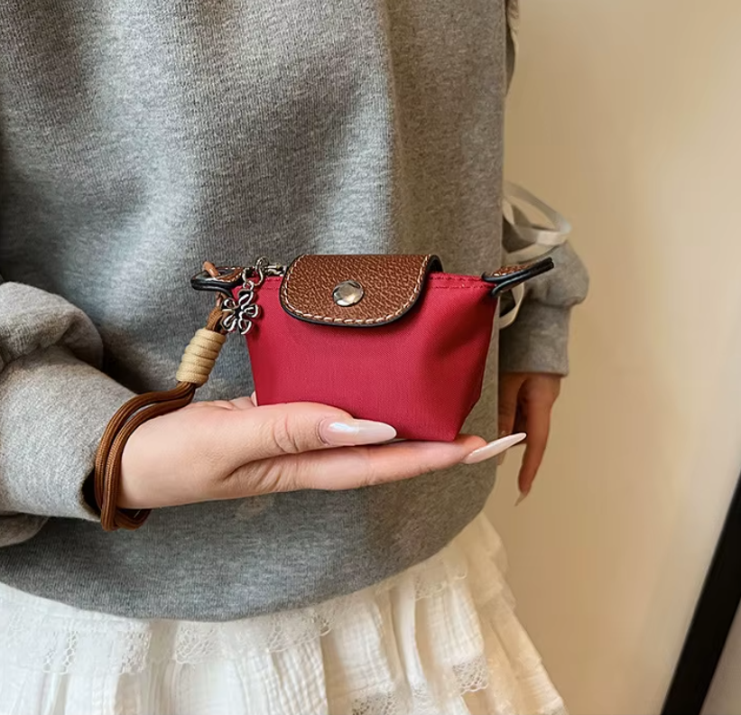 Monedero con pulsera de muñeca y llavero