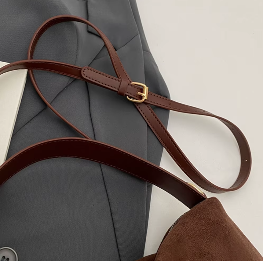 Bolso de Hombro de Ante Vegano para Mujer – Estilo Elegante y Versátil