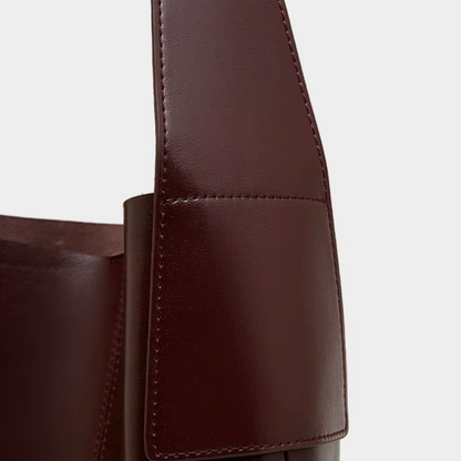 Bolso en Cuero Genuino con Diseño Elegante y Funcional