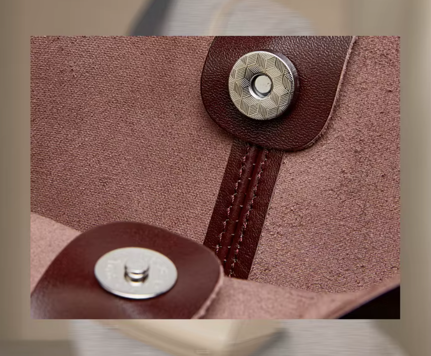 Bolso de Mujer en Cuero Genuino con Diseño Elegante y Funcional