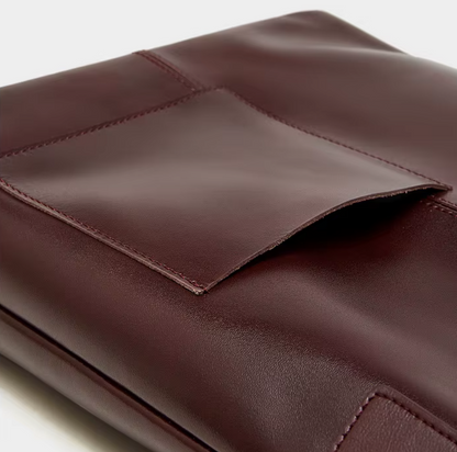 Bolso en Cuero Genuino con Diseño Elegante y Funcional