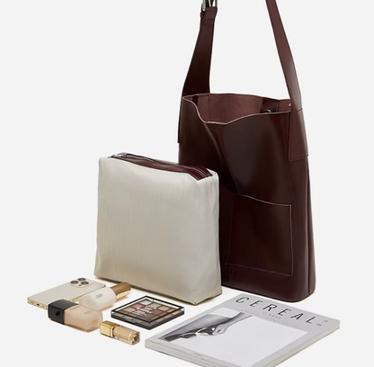 Bolso en Cuero Genuino con Diseño Elegante y Funcional