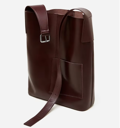Bolso en Cuero Genuino con Diseño Elegante y Funcional