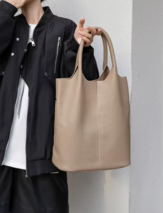 Bolsa de Cuero Genuino con Neceser Interior