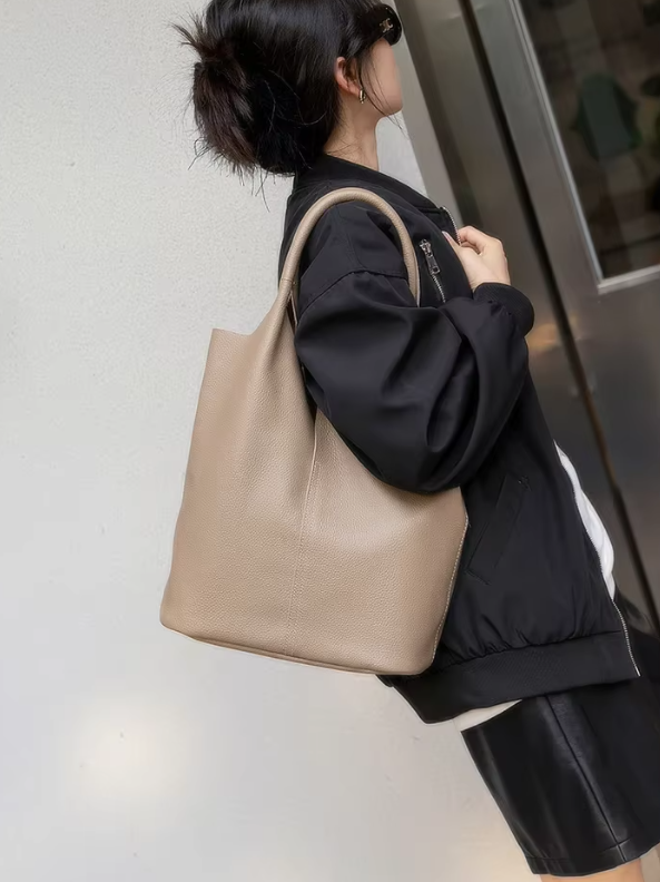 Bolsa de Cuero Genuino con Neceser Interior