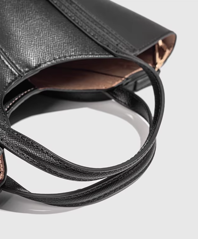 Bolso Bandolera con Decoración de Costuras