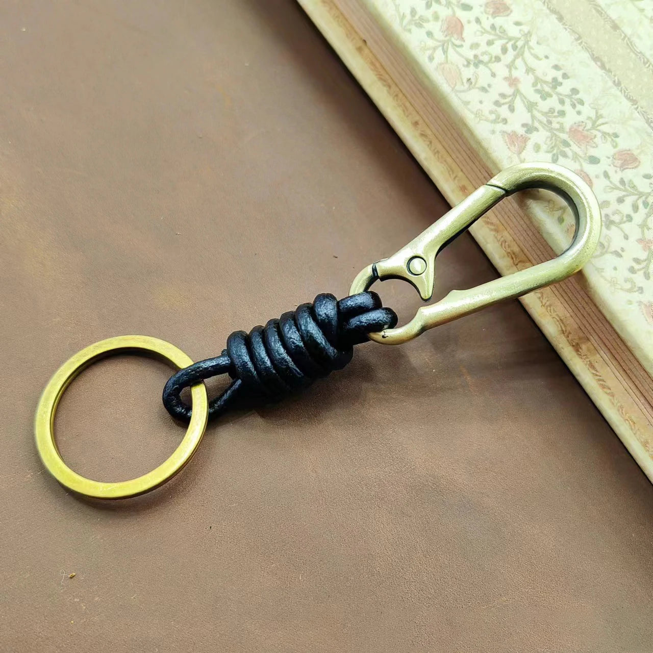 Llavero de Cuero con Mosquetón Vintage