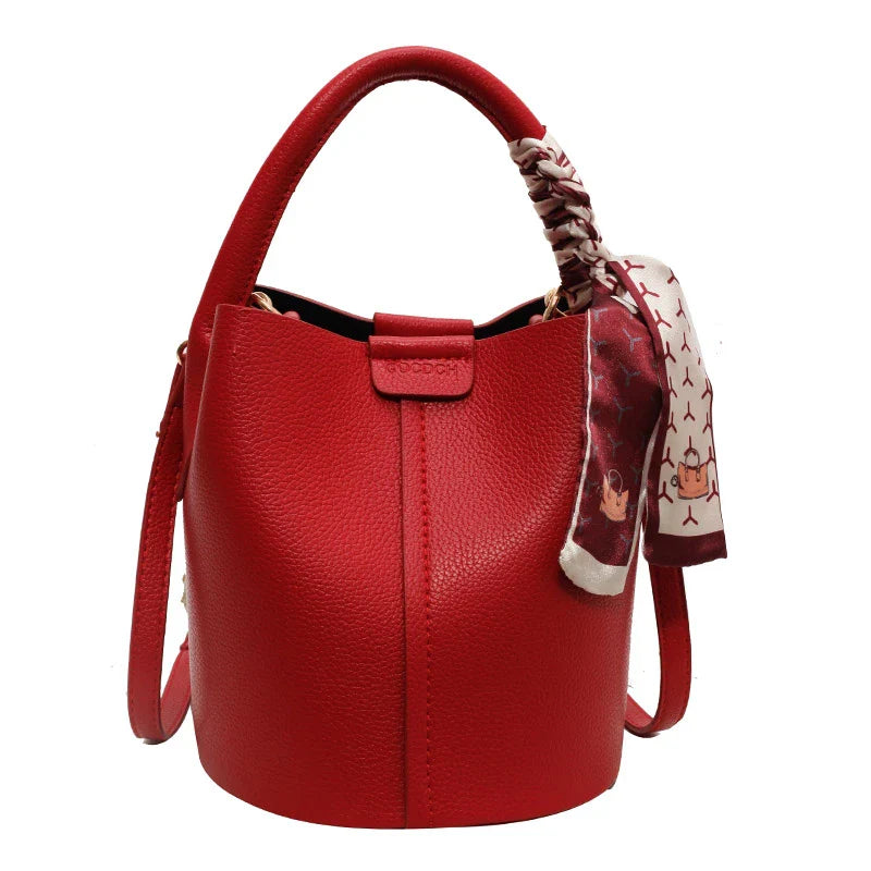 Bolsos de Hombro tipo Bucket con Costura de Hilo