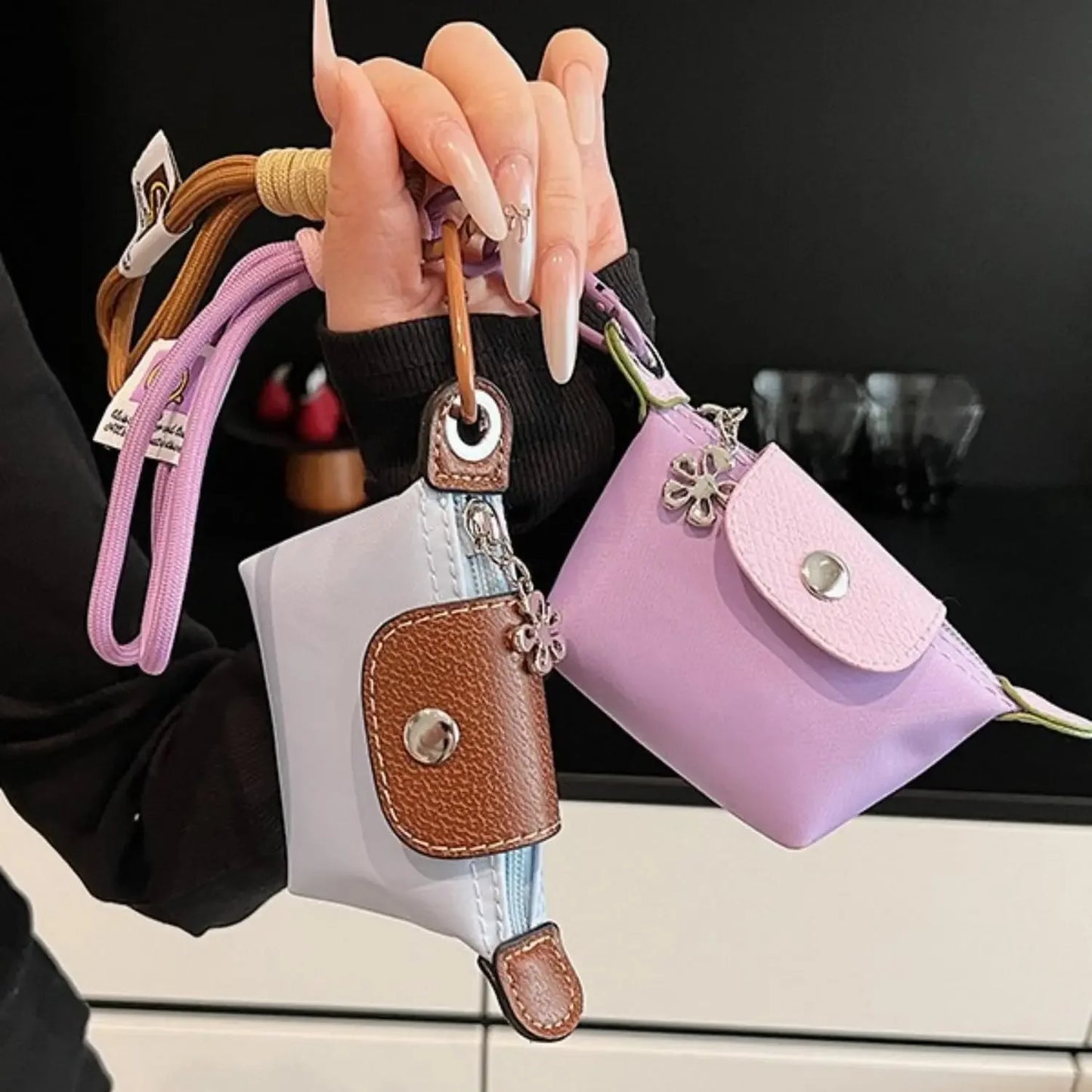 Monedero con pulsera de muñeca y llavero