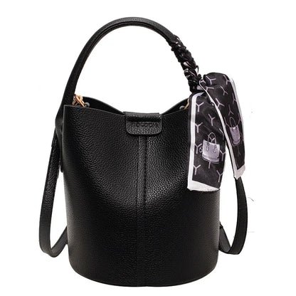 Bolsos de Hombro tipo Bucket con Costura de Hilo