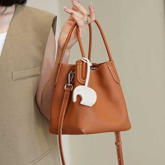 Bolso de Cuero con Adorno de Elefantito