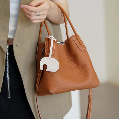 Bolso de Cuero con Adorno de Elefantito